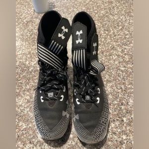 Under Armour Football Clears size 10. Basically brand new.